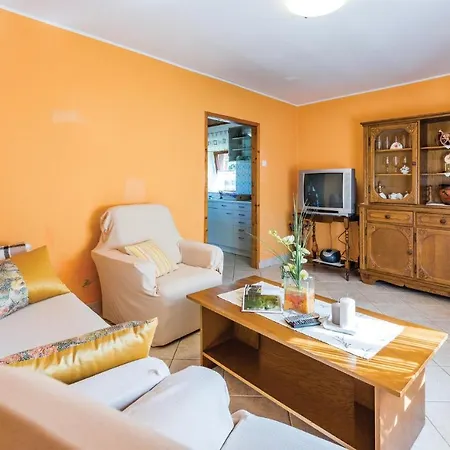 Holiday home Three-bedroom In Kringa